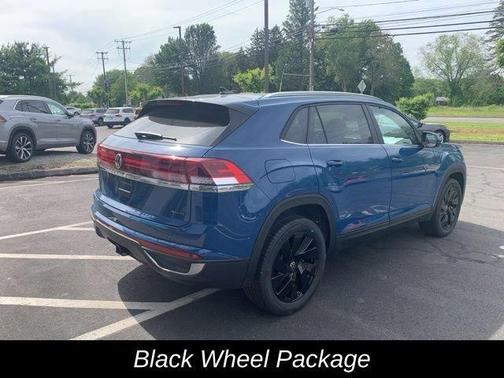 2025 Volkswagen Atlas Cross Sport 2.0T SE w/Technology