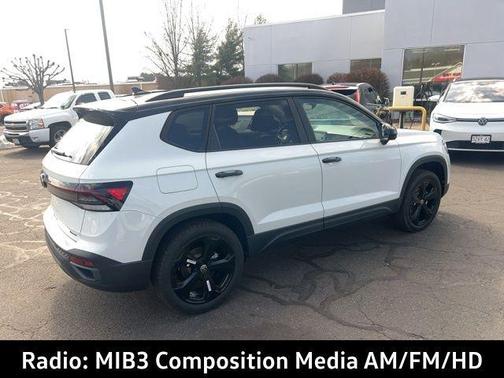 Pure White W/Deep Black Roof 2026 Volkswagen Taos 1.5T SE Black