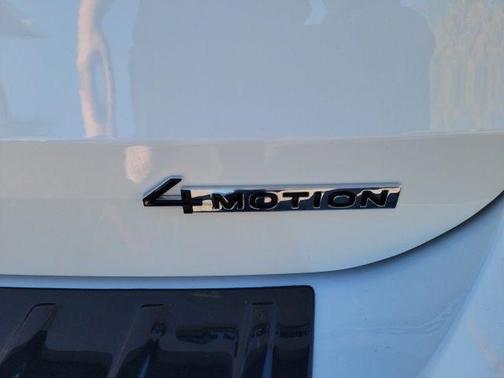 2025 Volkswagen Taos 1.5T SE Black