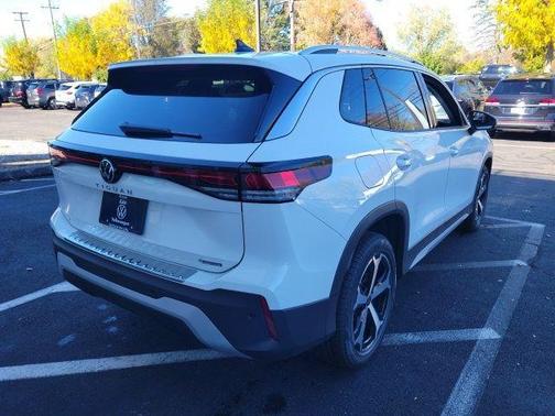 2025 Volkswagen Tiguan 2.0T SE