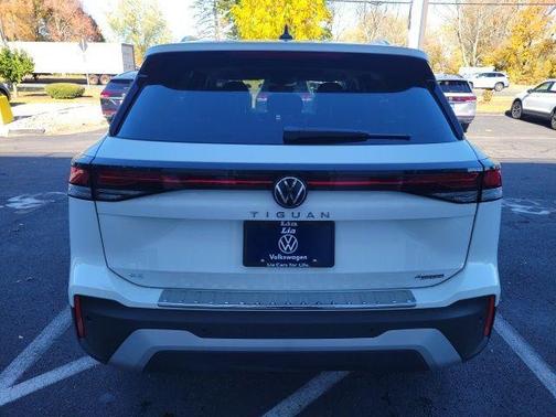 2025 Volkswagen Tiguan 2.0T SE