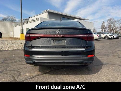 Deep Black Pearl Effect 2026 Volkswagen Jetta 1.5T SE