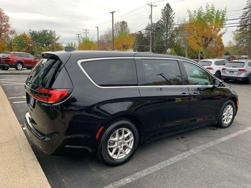 2024 Chrysler Pacifica Touring-L