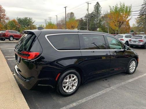 2024 Chrysler Pacifica Touring-L