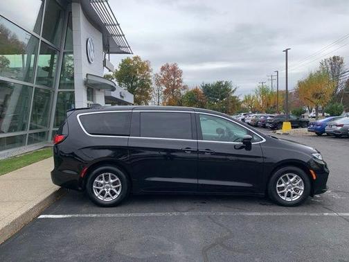 2024 Chrysler Pacifica Touring-L