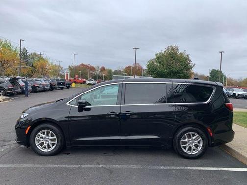 2024 Chrysler Pacifica Touring-L