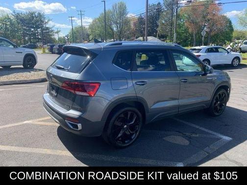 Platinum Gray Metallic 2022 Volkswagen Taos 1.5T SE