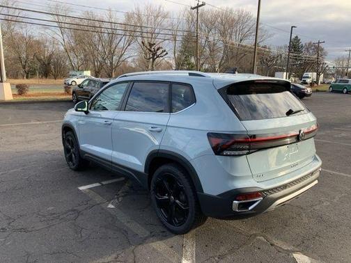 2025 Volkswagen Taos 1.5T SEL