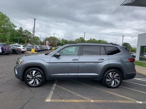 Platinum Gray Metallic 2024 Volkswagen Atlas 2.0T SE w/Technology