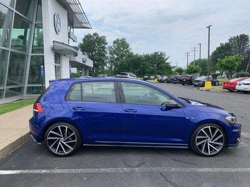 2019 Volkswagen Golf R 2.0T w/DCC & Navigation