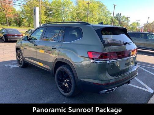 Green 2026 Volkswagen Atlas 2.0T SE W/TECHNOLOGY