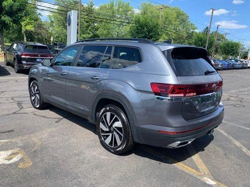 Platinum Gray Metallic 2025 Volkswagen Atlas 2.0T SE