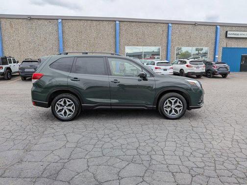 Cascade Green Silica 2022 Subaru Forester Premium