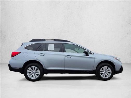 Ice Silver Metallic 2019 Subaru Outback 2.5i Premium