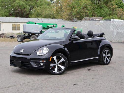 Deep Black Pearl Metallic 2013 Volkswagen Beetle 2.0T
