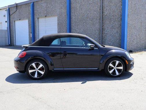 Deep Black Pearl Metallic 2013 Volkswagen Beetle 2.0T