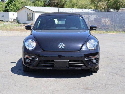Deep Black Pearl Metallic 2013 Volkswagen Beetle 2.0T