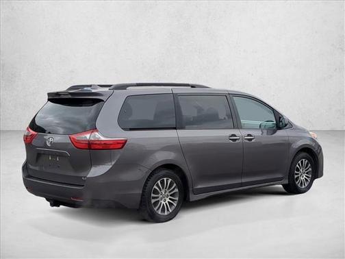 2020 Toyota Sienna XLE