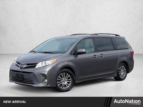 2020 Toyota Sienna XLE