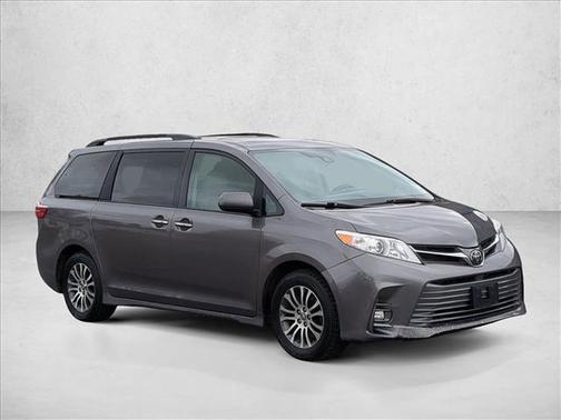 2020 Toyota Sienna XLE