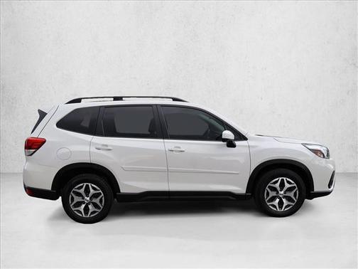Crystal White Pearl 2021 Subaru Forester Premium