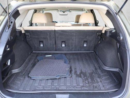 Wilderness Green Metallic 2019 Subaru Outback 2.5i Premium