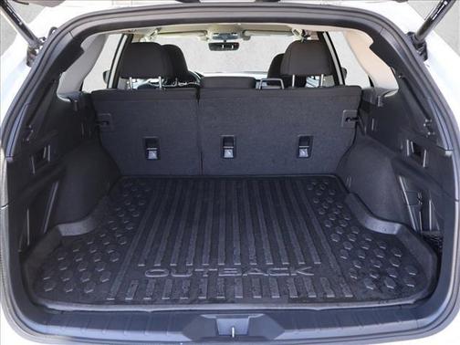 Crystal White Pearl 2022 Subaru Outback Premium