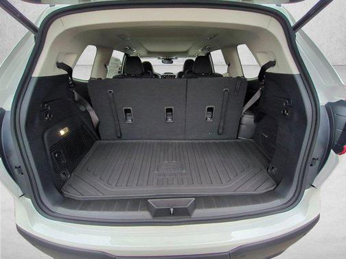 Crystal White Pearl 2026 Subaru Ascent Limited 7-Passenger