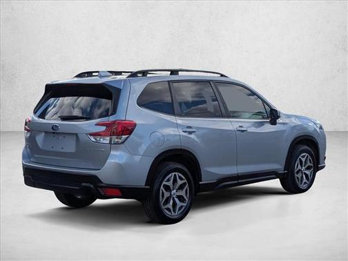 Ice Silver Metallic 2023 Subaru Forester Premium