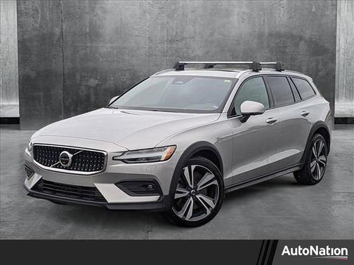 2023 Volvo V60 Cross Country B5 Plus