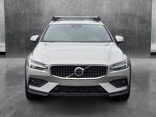 2023 Volvo V60 Cross Country B5 Plus