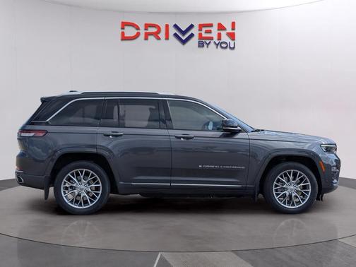Metallic 2022 Jeep Grand Cherokee 4xe Summit