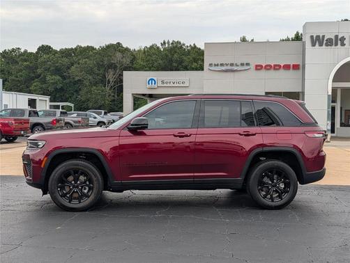 Velvet Red Pearlcoat 2026 Jeep Grand Cherokee Laredo