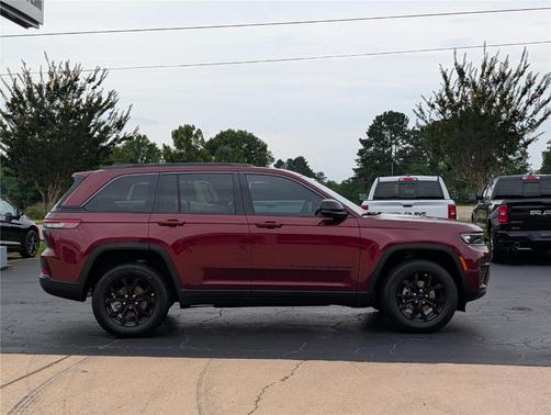 Velvet Red Pearlcoat 2026 Jeep Grand Cherokee Laredo