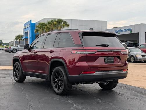 Velvet Red Pearlcoat 2026 Jeep Grand Cherokee Laredo