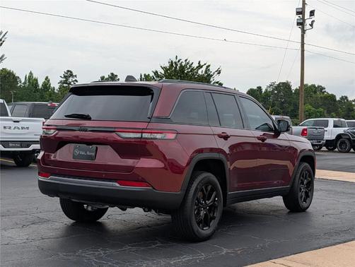Velvet Red Pearlcoat 2026 Jeep Grand Cherokee Laredo