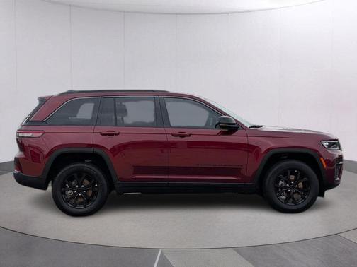 Velvet Red Pearlcoat 2026 Jeep Grand Cherokee Laredo