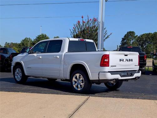 Bright White Clearcoat 2026 RAM 1500 Big Horn