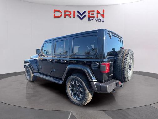 Black Clearcoat 2026 Jeep Wrangler Sahara