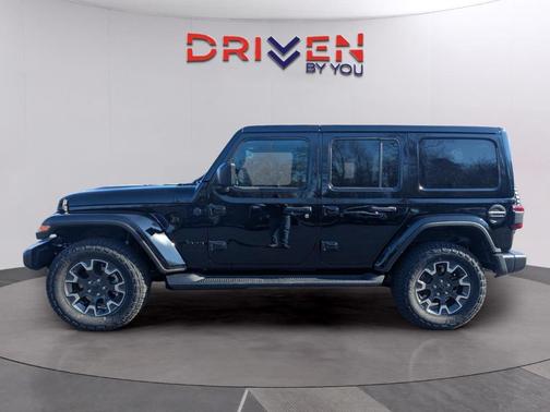 Black Clearcoat 2026 Jeep Wrangler Sahara