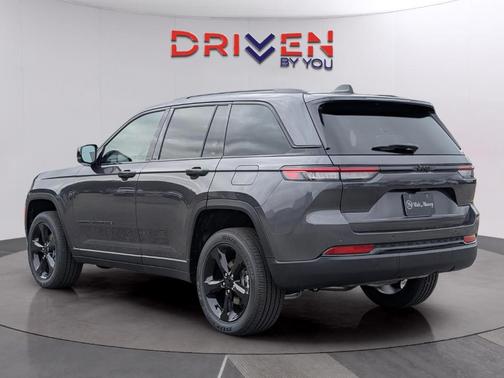 2025 Jeep Grand Cherokee Laredo