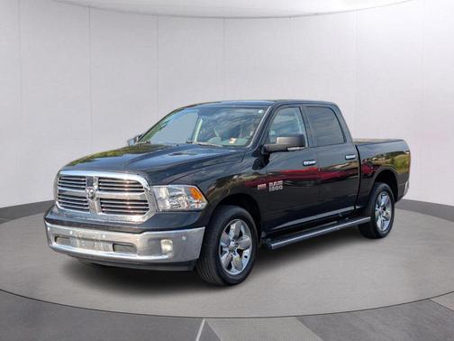 Brilliant Black Crystal Pearlcoat 2016 RAM 1500 Big Horn