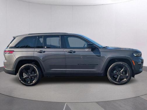 Metallic 2025 Jeep Grand Cherokee Limited