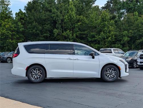 Bright White Clearcoat 2027 Chrysler Pacifica LIMITED