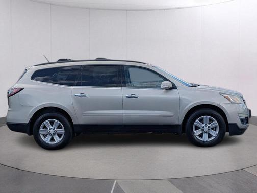 Champagne Silver 2013 Chevrolet Traverse 2LT