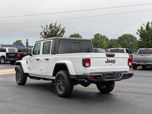 Bright White Clearcoat 2026 Jeep Gladiator Sport
