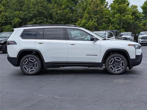 Bright White Clearcoat 2026 Jeep Cherokee LAREDO/LIMITED