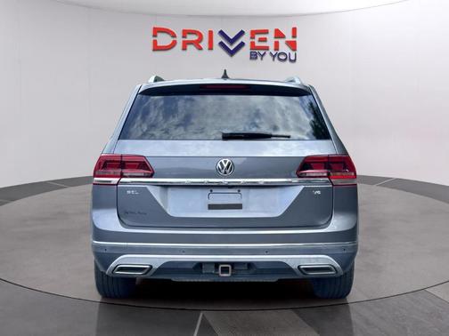 Platinum Gray Metallic 2018 Volkswagen Atlas 3.6L SEL