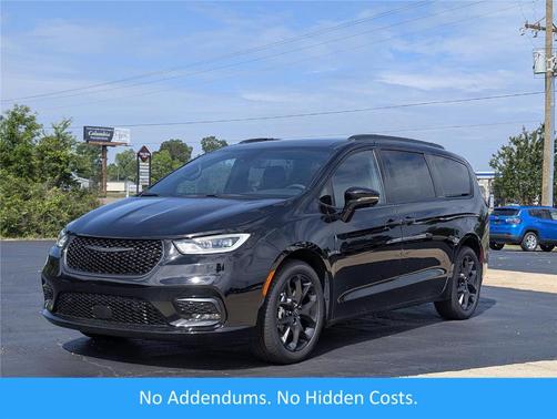 Diamond Black 2026 Chrysler Pacifica Select