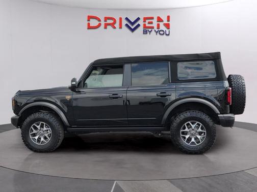 Shadow Black 2025 Ford Bronco Badlands